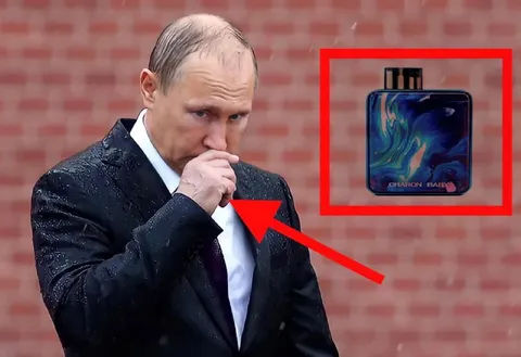 Путин нюхает странные духи