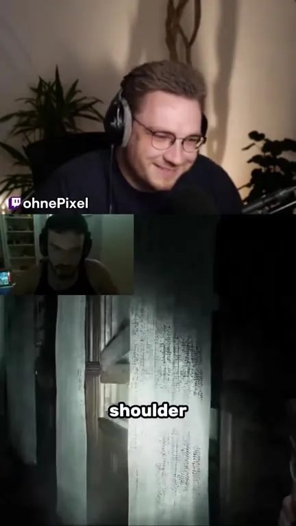 Pro Gamer Shoulder Peeks Horror Games