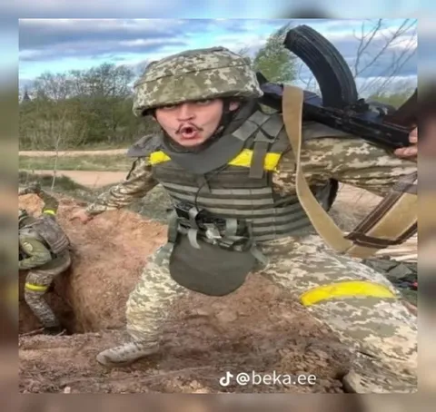 Солдат в окопе