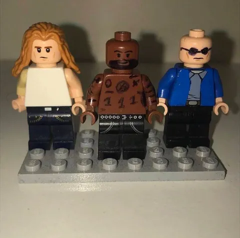 Странная компания из LEGO
