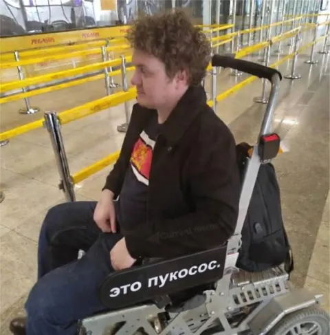 Это пукосос в аэропорту