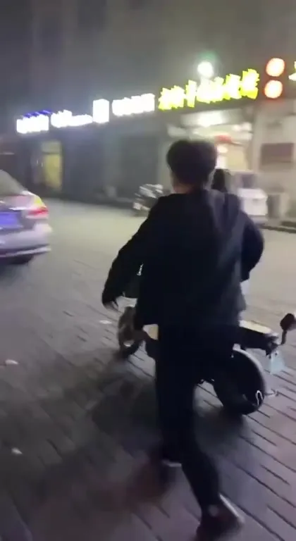 骑电动车差点出大事