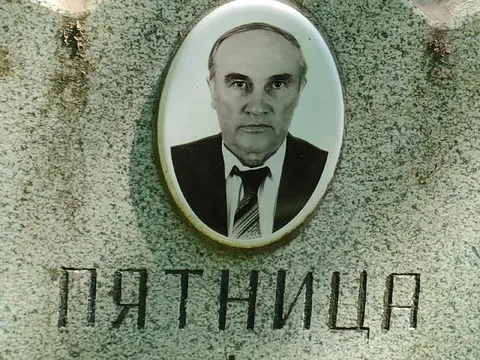 Путинцила на памятнике