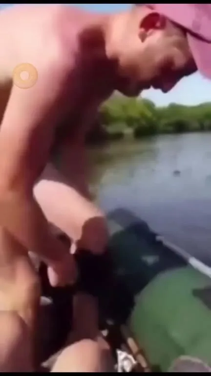 Прыжок с лодки в воду