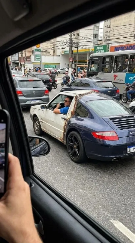 Porsche com frente velha