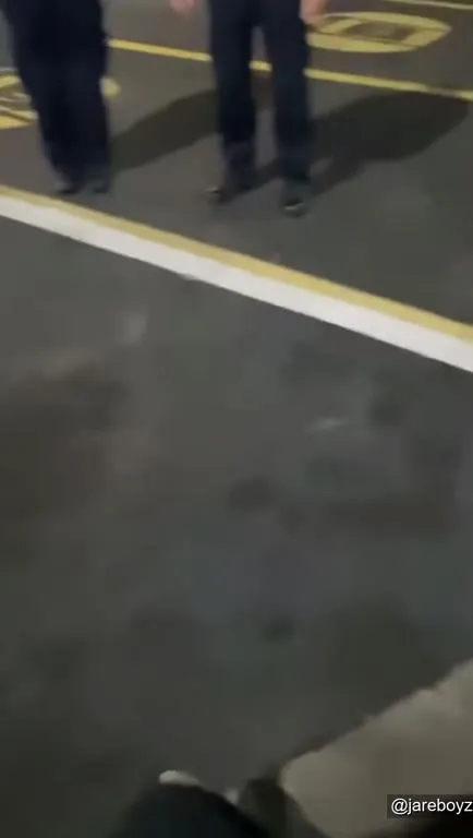 Полицейский у Макдональдса