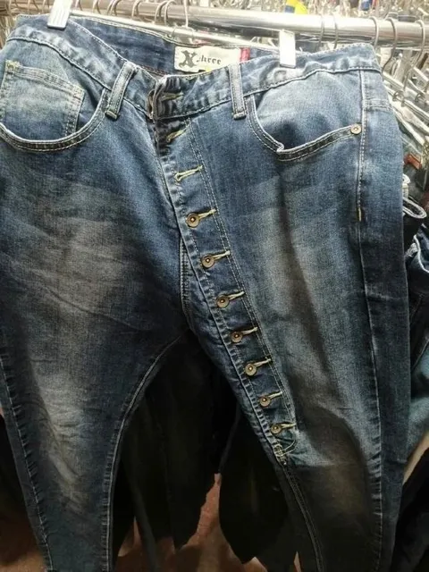 Jeans With Endless Buttons