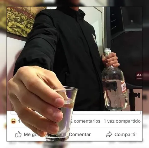 Hombre ofreciendo un trago