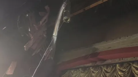 Обрушение потолка в кинотеатре