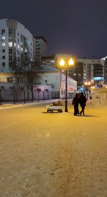 Гонки на санях по городу