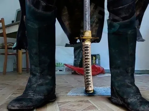Катана между сапогами