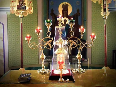 Православный храм с менорой