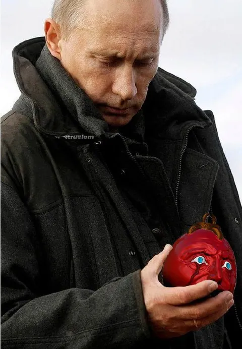 Путин держит красное сердце