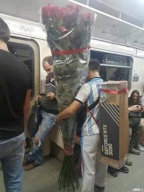 Букет и видеокарта в метро