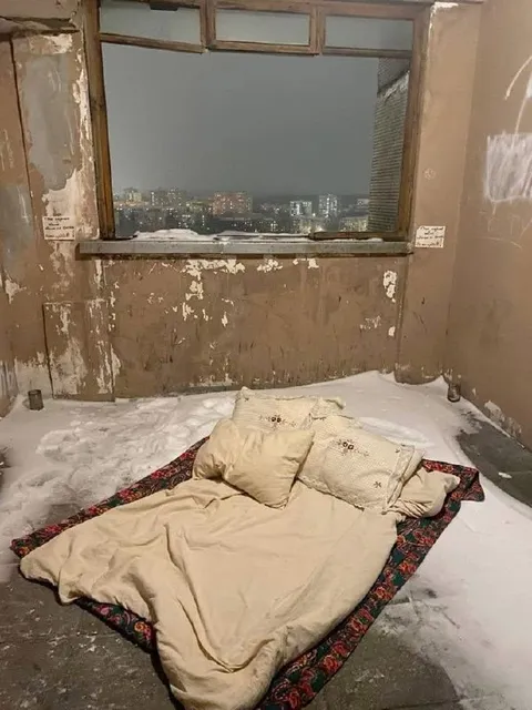 Спальное место у окна