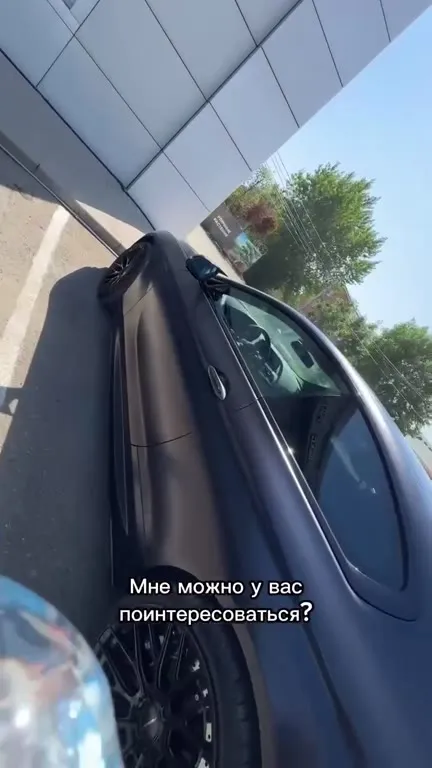 Купил BMW, чтобы покатать девочек