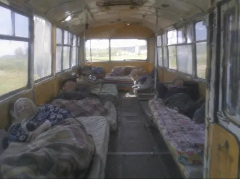 Спящий автобус с кроватями