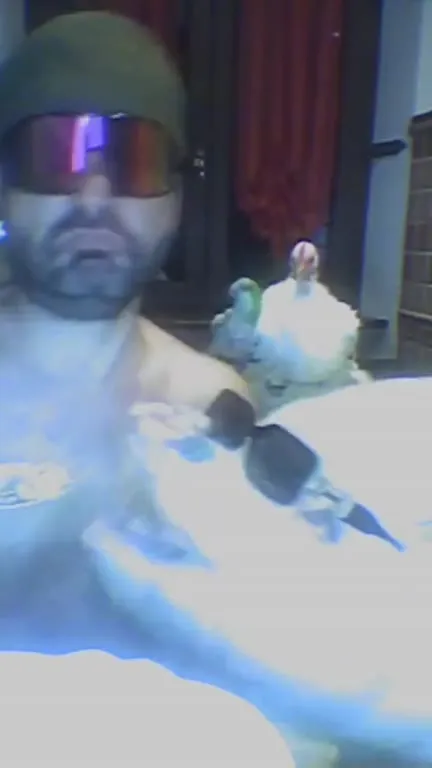 Танец под Born to Be Alive