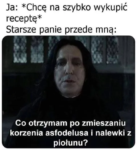 Starsze panie przed apteką