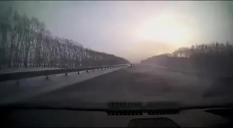 Зимняя дорога под драматичную музыку