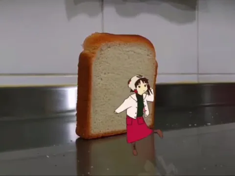 Девочка танцует перед хлебом