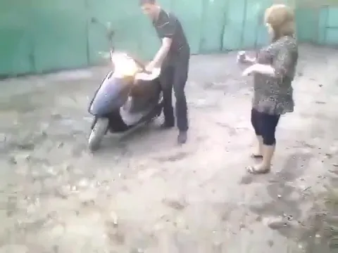 Бабушка не справилась со скутером