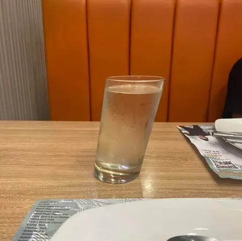 Стакан воды в ресторане