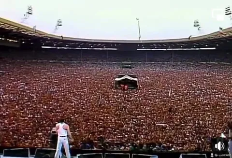 Freddie Mercury Commands the Crowd
