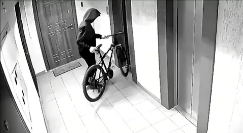 Franky Four Fingers Bike Theft