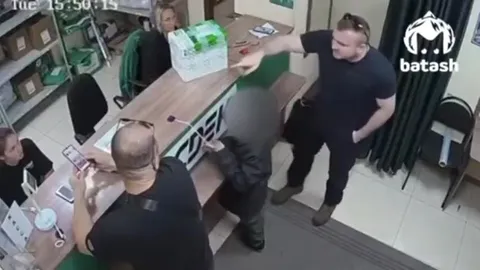 Драка в пункте выдачи