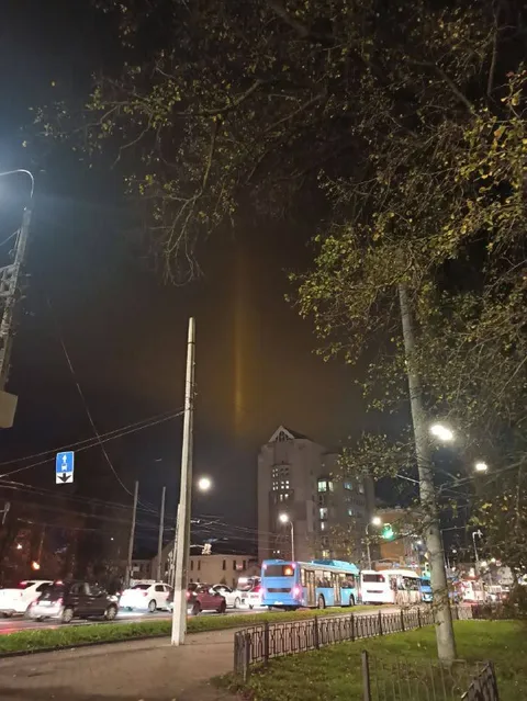 Странный свет в ночном небе