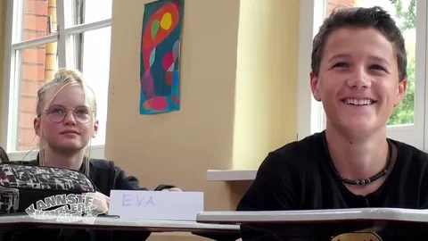 Der Lehrer spielt nur ein paar Töne