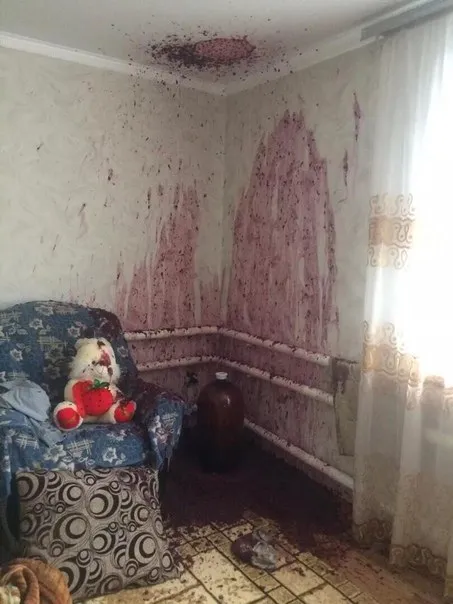 Комната после кровавой вечеринки