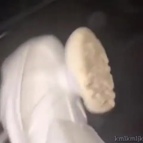 Летящий тапок в мусорный бак