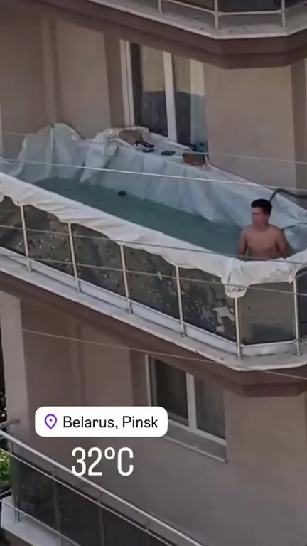 Pinsk Balcony Pool at 32°C