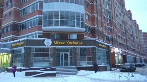 Месье Хлебасье на вывеске