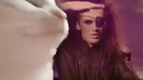 Кот захватил клип Dead or Alive