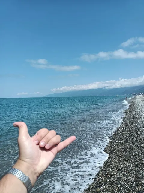Шака на морском берегу