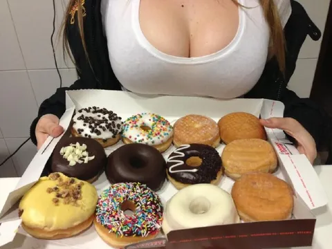 Грудь и пончики