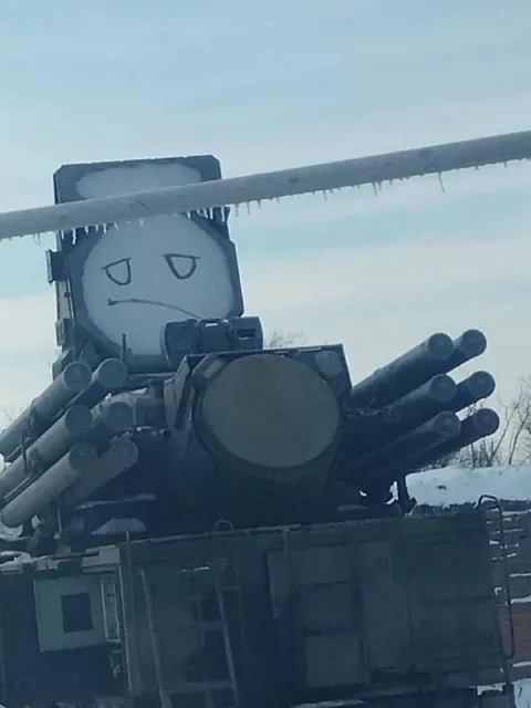 Грустный танк в снегу