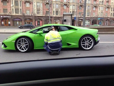 Проверка Lamborghini на дороге