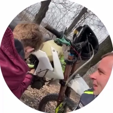 Полицейский допрашивает Артема