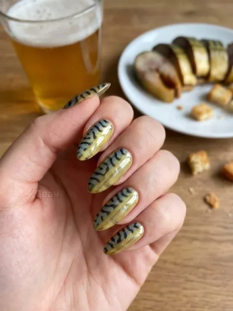 Маникюр под пиво и закуску