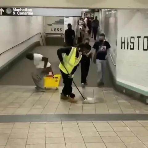 Subway Cleaner Gets Overwhelmed