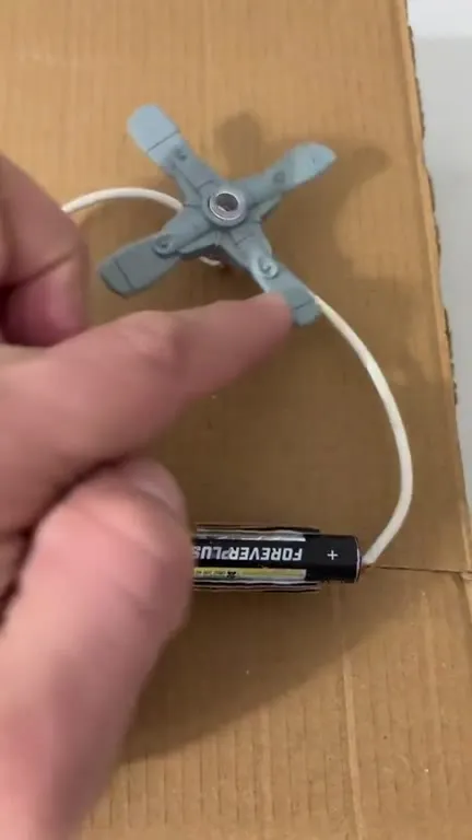 DIY Cardboard Spinner Circuit