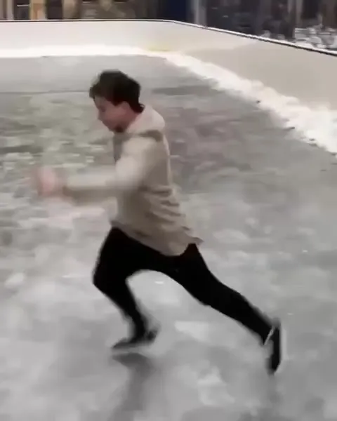 Ледовое падение превращается в танец