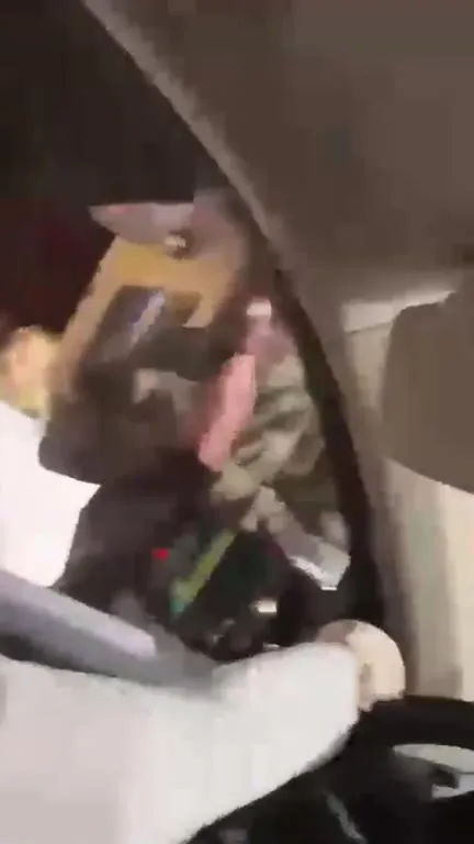 Мужчина умоляет не уезжать