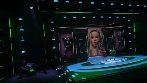 Младший лейтенант на сцене