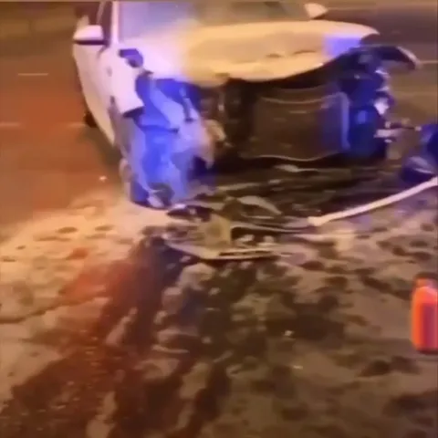Уличный концерт после аварии