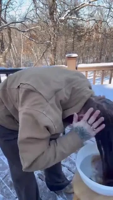 Мужчина с волосами до неба